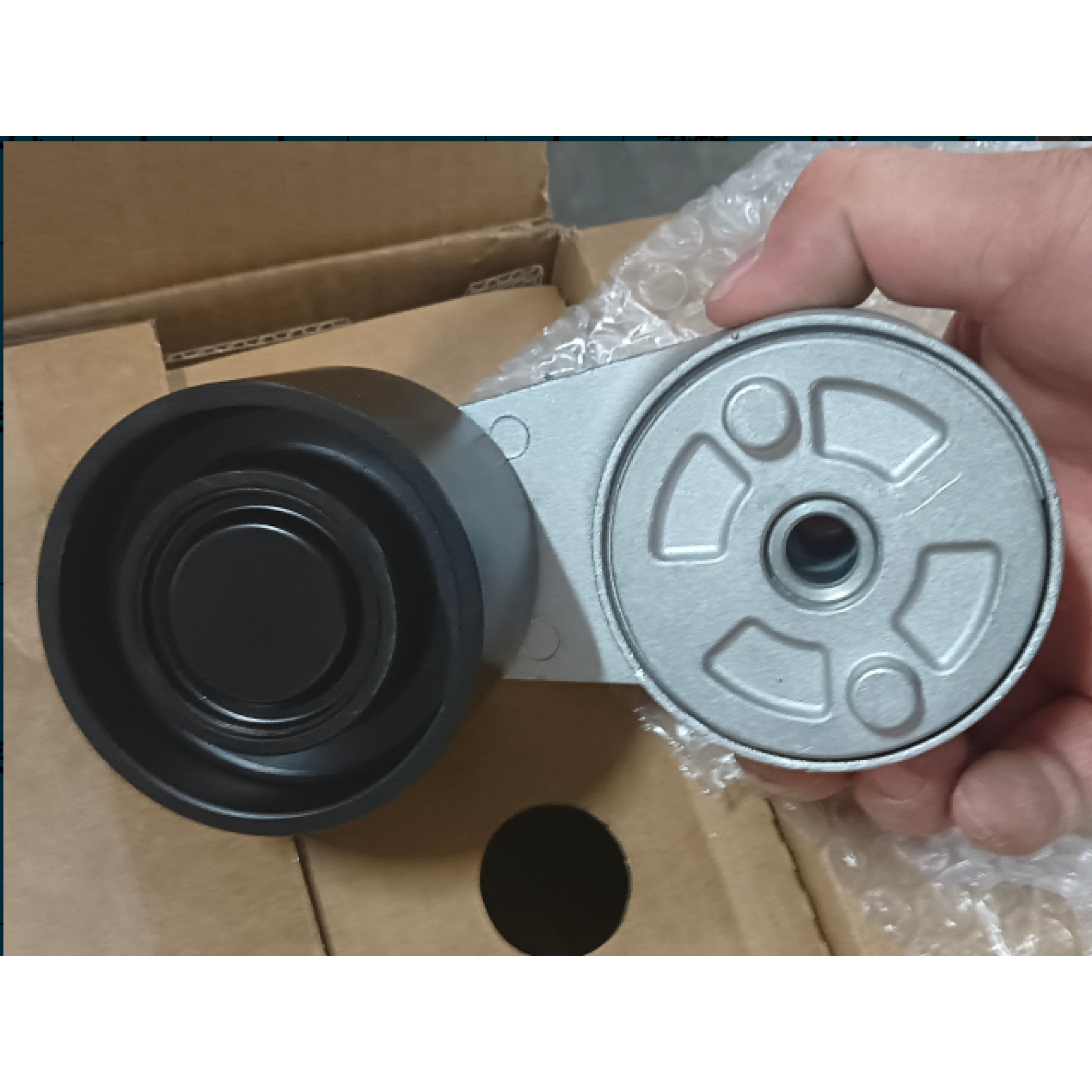 Ролик натяжителя ремня в сборе