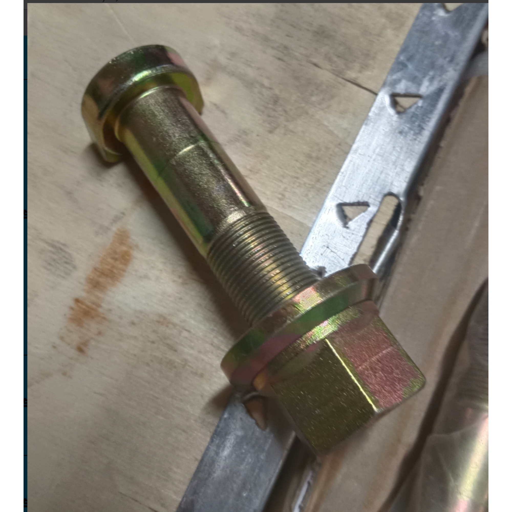 Колесный болт