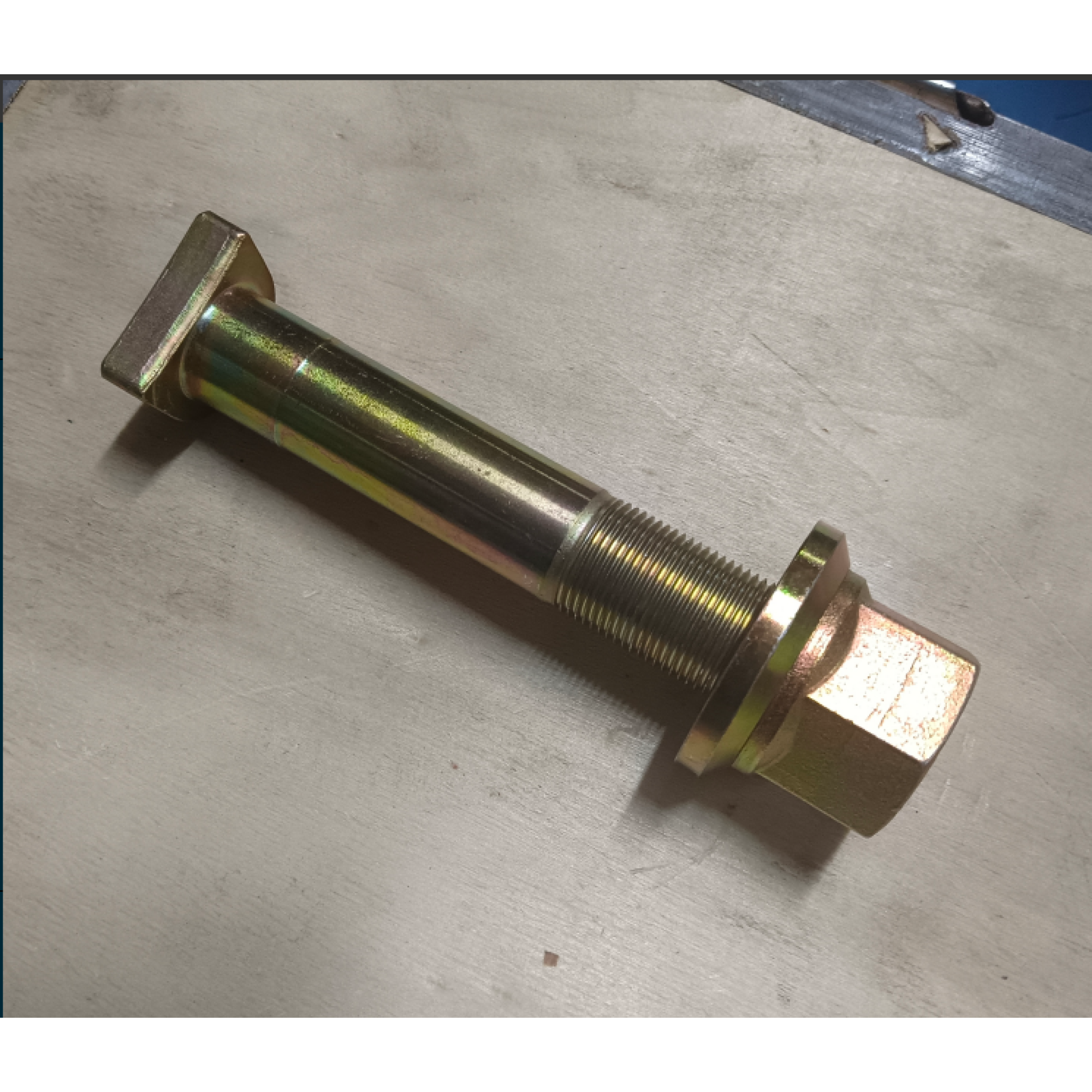 Колесный болт